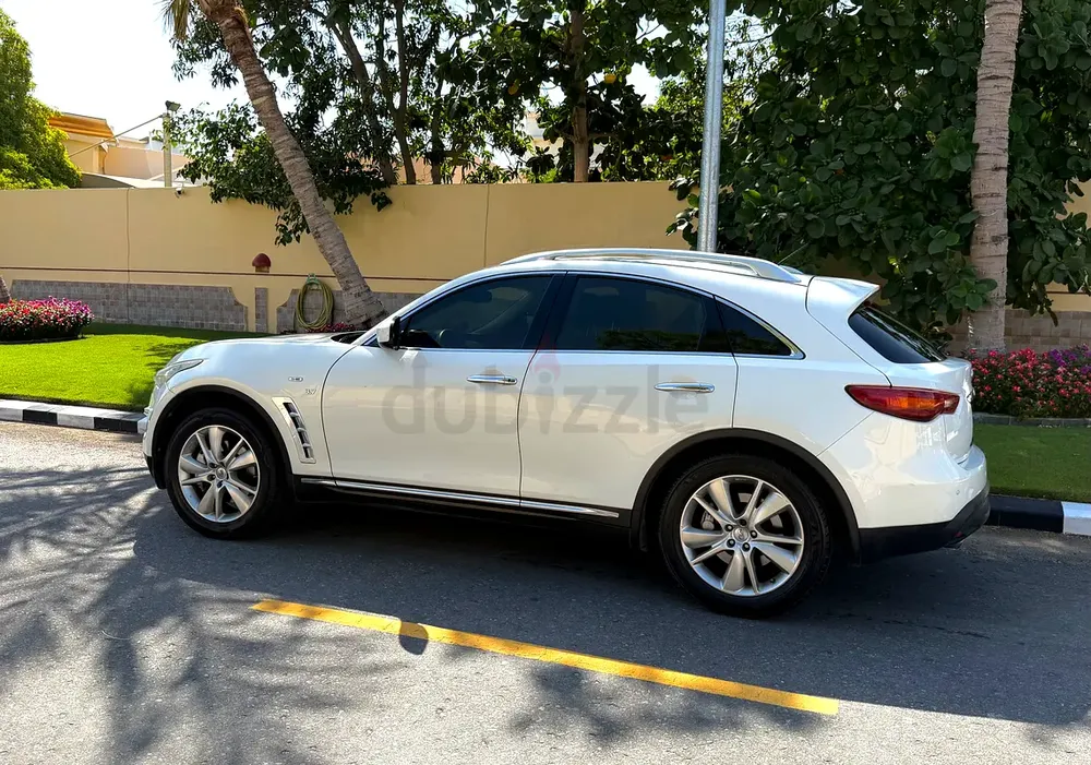 INFINITE Qx70 Dubai - Image 7