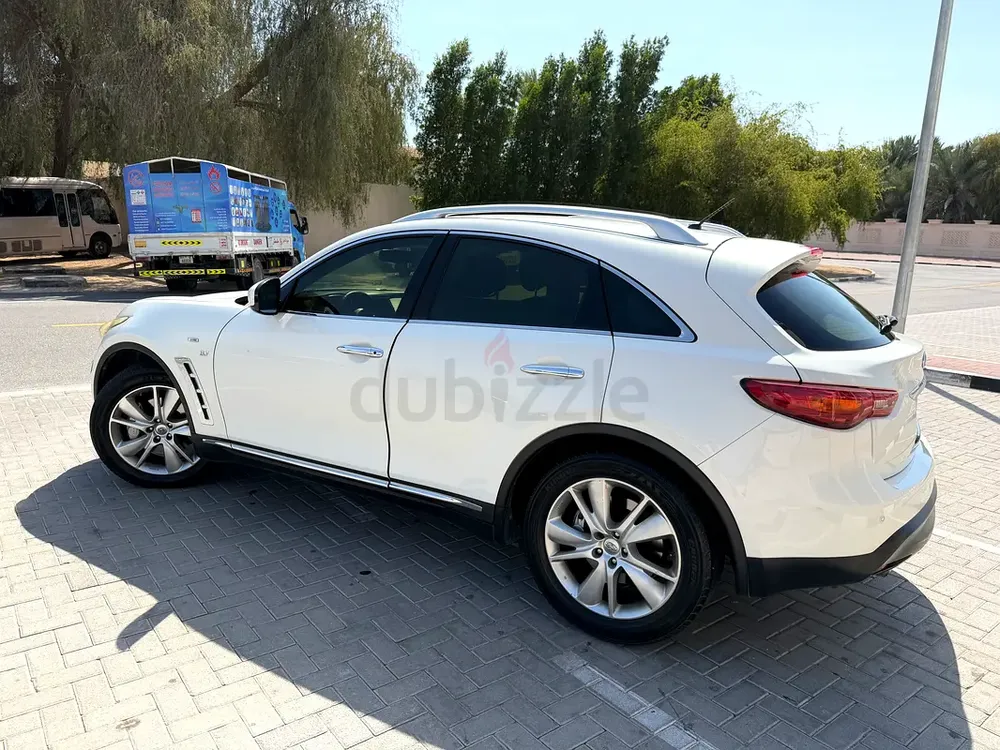 INFINITE Qx70 Dubai - Image 9