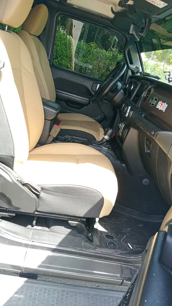 Jeep Wrangler Unlimited Sport 2021 GCC Specs Lady Driven - Image 12