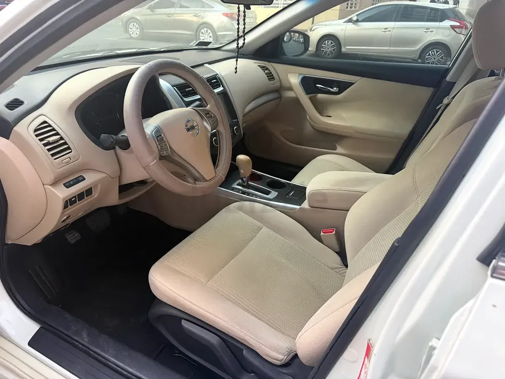 Well Maintained Nissan Altima S 2015 | GCC Specs Family cars - Image 7