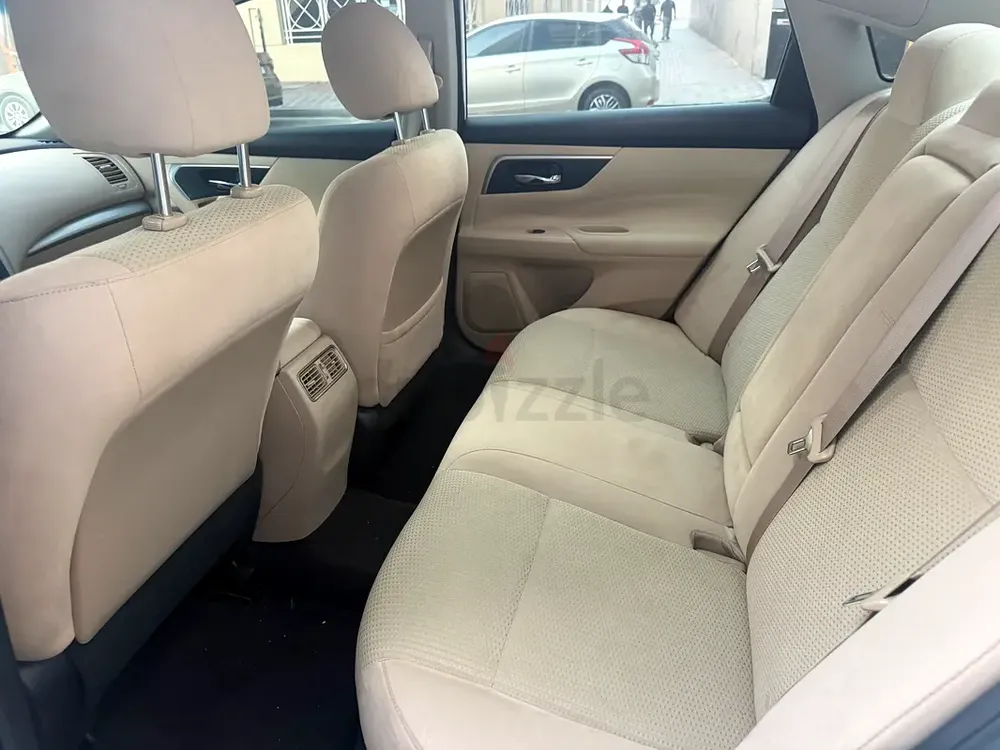 Well Maintained Nissan Altima S 2015 | GCC Specs Family cars - Image 8