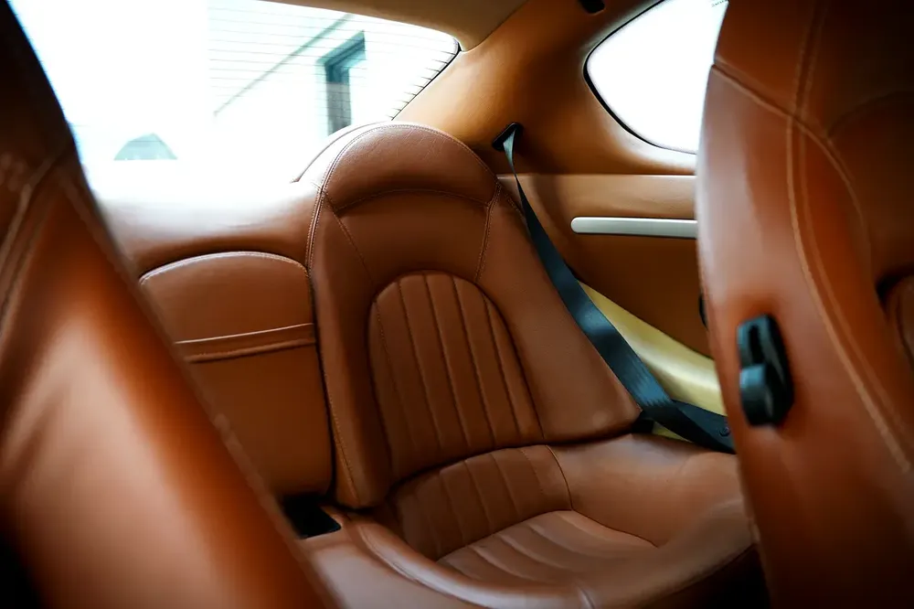 MANUAL 4200 GT GCC / Low Mileage / Very clean car - Image 7
