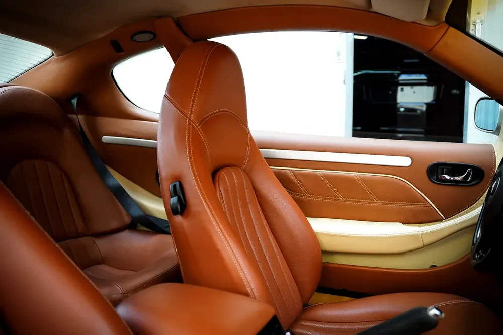 MANUAL 4200 GT GCC / Low Mileage / Very clean car - Image 9