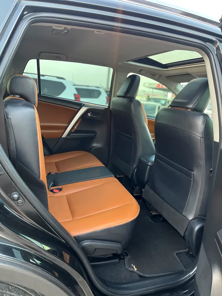 TOYOTA RAV4 2018 VXR 2.5 V4 FULL OPTION GCC SPECS - Image 15