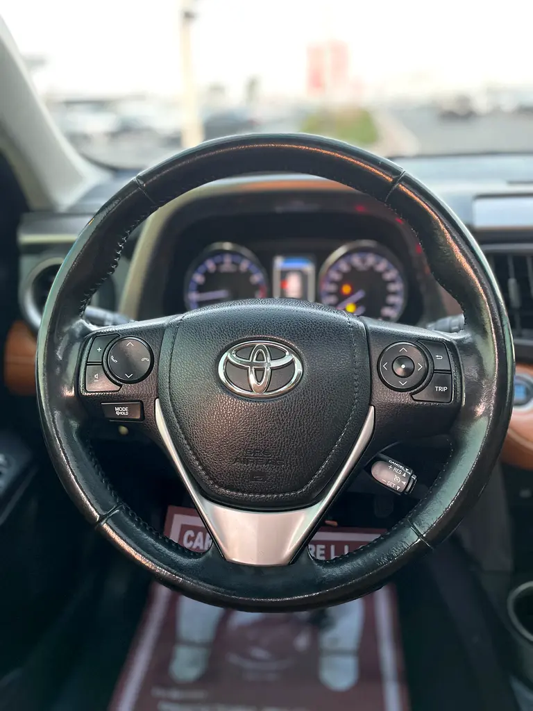 TOYOTA RAV4 2018 VXR 2.5 V4 FULL OPTION GCC SPECS - Image 17