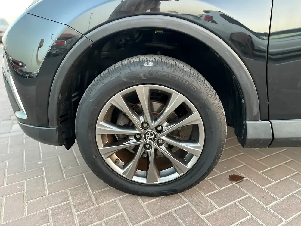 TOYOTA RAV4 2018 VXR 2.5 V4 FULL OPTION GCC SPECS - Image 19