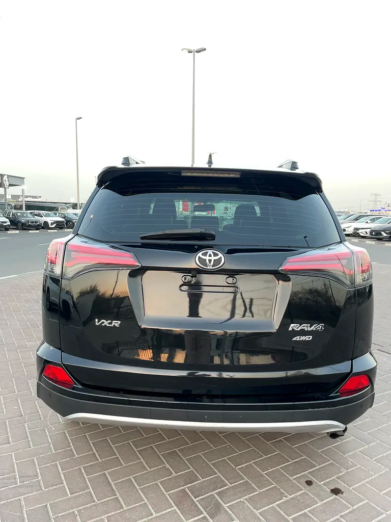 TOYOTA RAV4 2018 VXR 2.5 V4 FULL OPTION GCC SPECS - Image 6