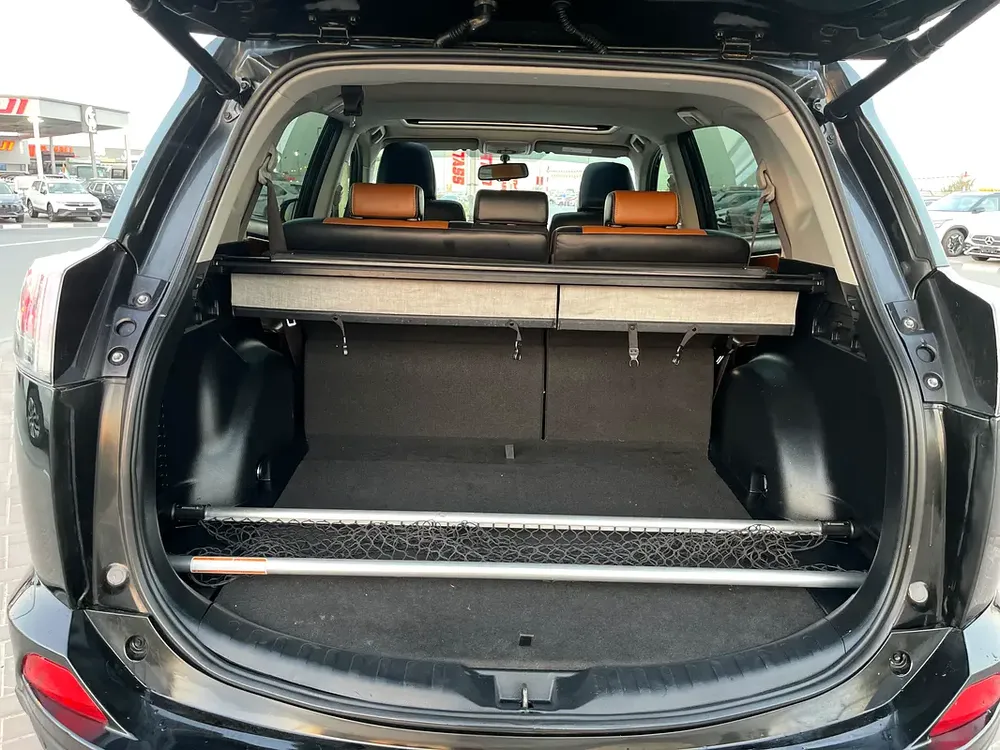 TOYOTA RAV4 2018 VXR 2.5 V4 FULL OPTION GCC SPECS - Image 7