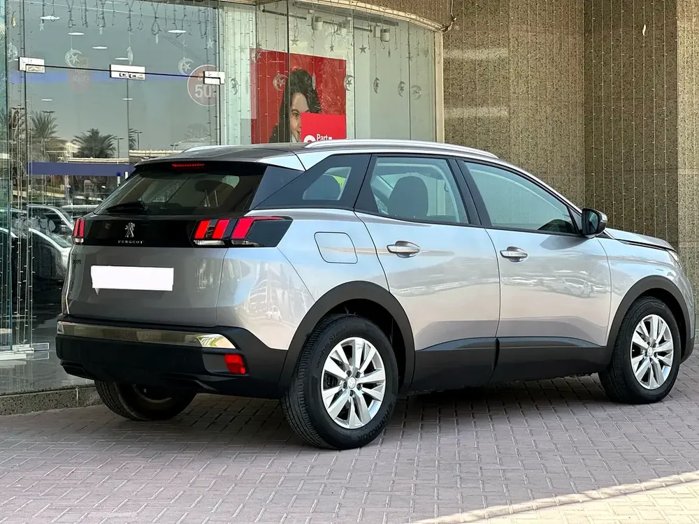 Peugeot 3008 2020 Silver GCC Clean Car - Image 4