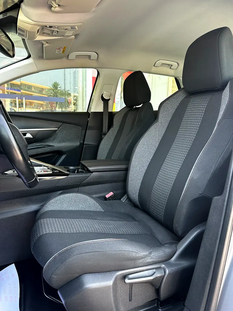 Peugeot 3008 2020 Silver GCC Clean Car - Image 7