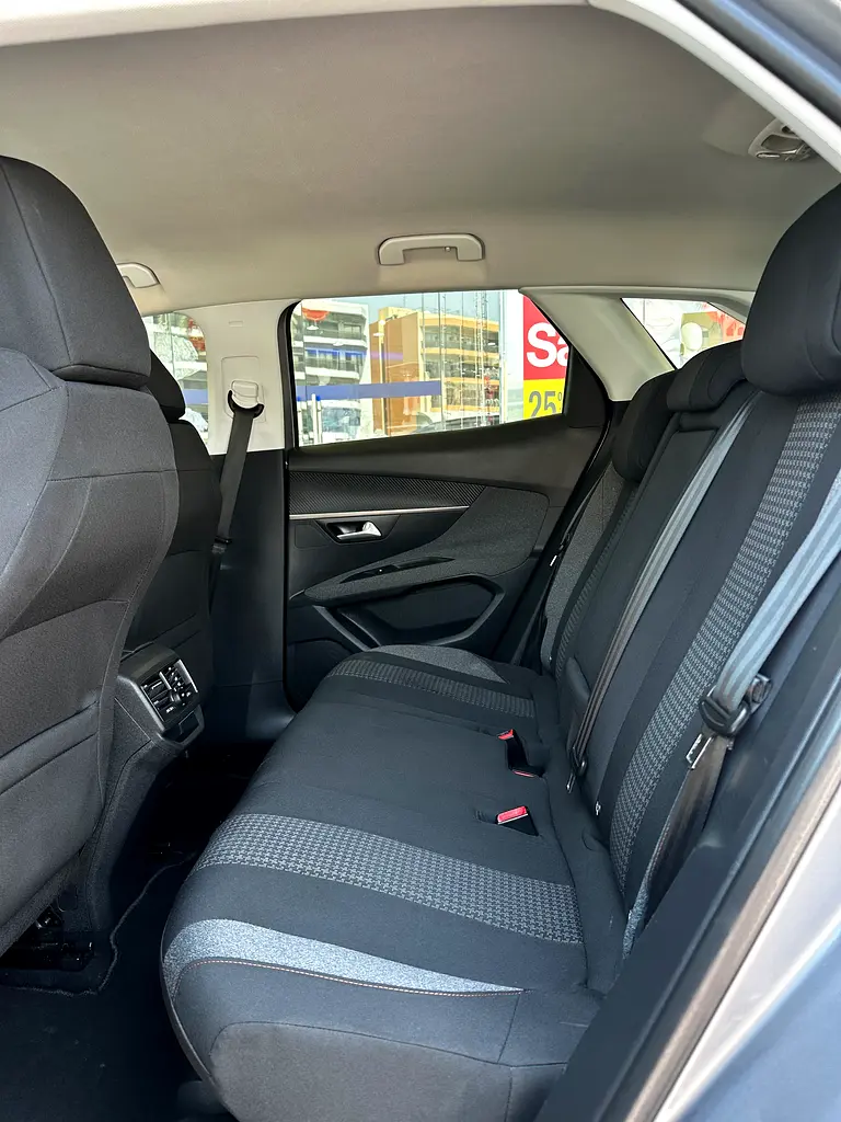 Peugeot 3008 2020 Silver GCC Clean Car - Image 9