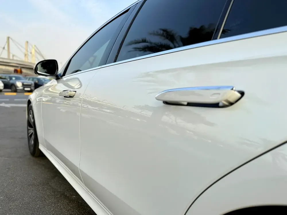 MERCEDES E200 AMG II 2024 II FULL LOADED - Image 17