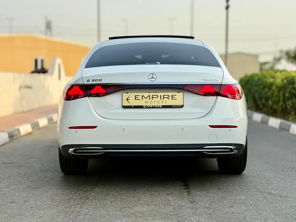 MERCEDES E200 AMG II 2024 II FULL LOADED - Image 4