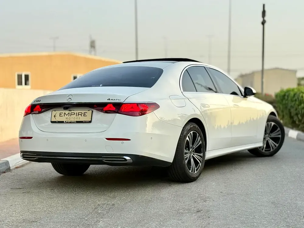 MERCEDES E200 AMG II 2024 II FULL LOADED - Image 5