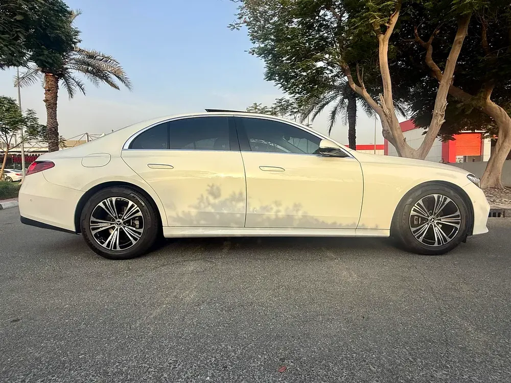 MERCEDES E200 AMG II 2024 II FULL LOADED - Image 7