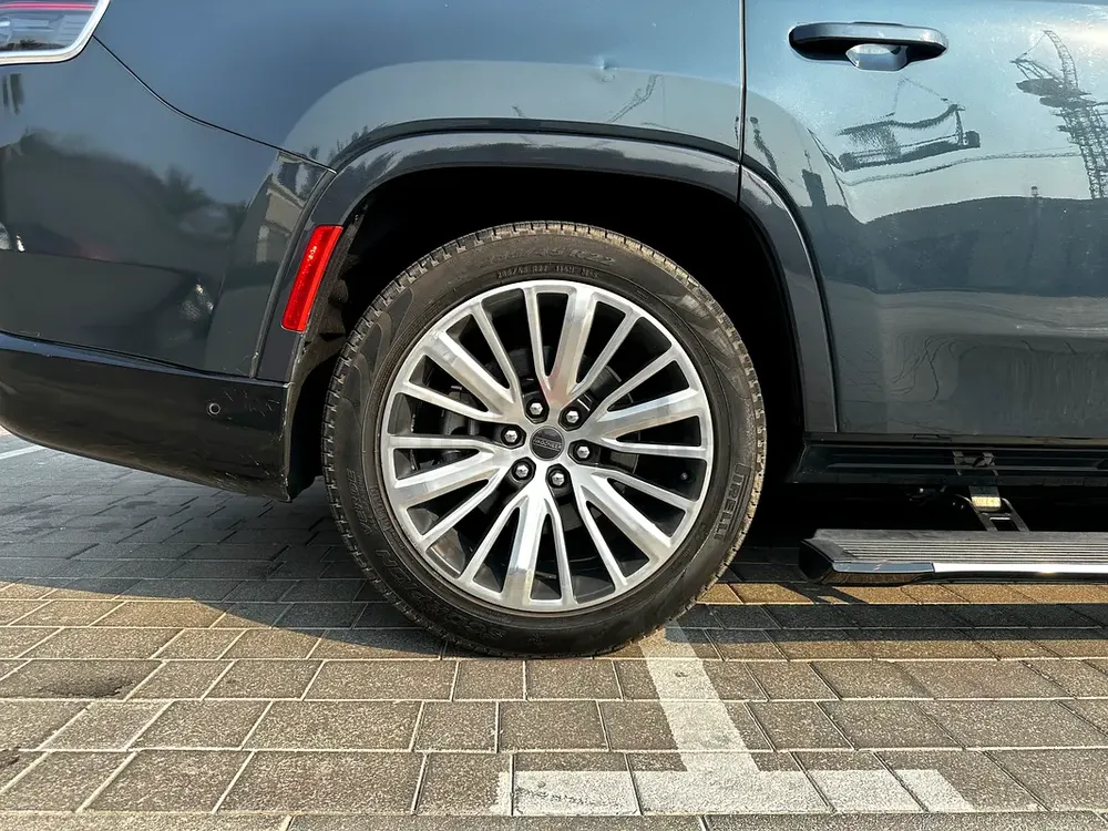 2023 Jeep Grand Wagoneer GCC Specs - Like New - Image 13