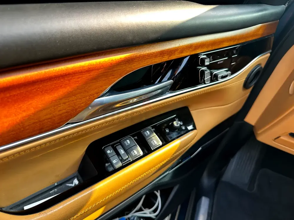 2023 Jeep Grand Wagoneer GCC Specs - Like New - Image 9
