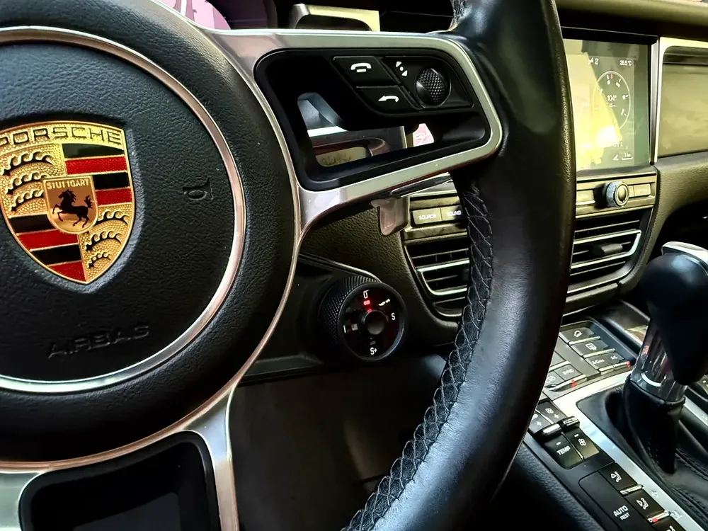 GCC SPECS PORSCHE MACAN UNDER WARRANTY LIKW NEW - Image 14