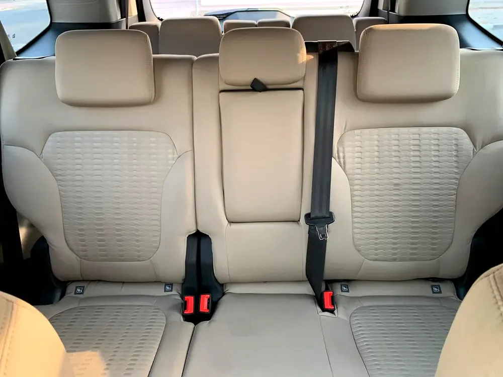 2024 Ford Everest XLS - GCC Specs Lease-to-own & In-house Finance Available - Image 11