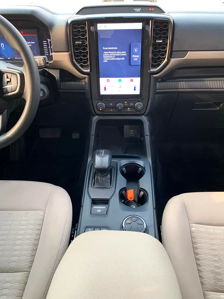 2024 Ford Everest XLS - GCC Specs Lease-to-own & In-house Finance Available - Image 4