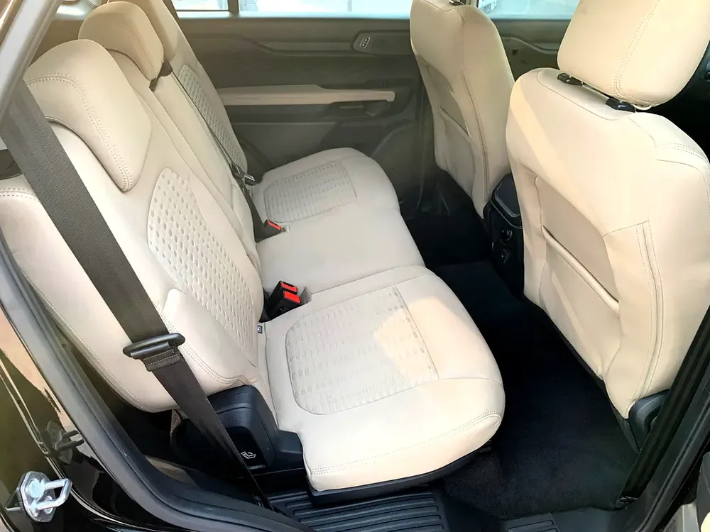 2024 Ford Everest XLS - GCC Specs Lease-to-own & In-house Finance Available - Image 8