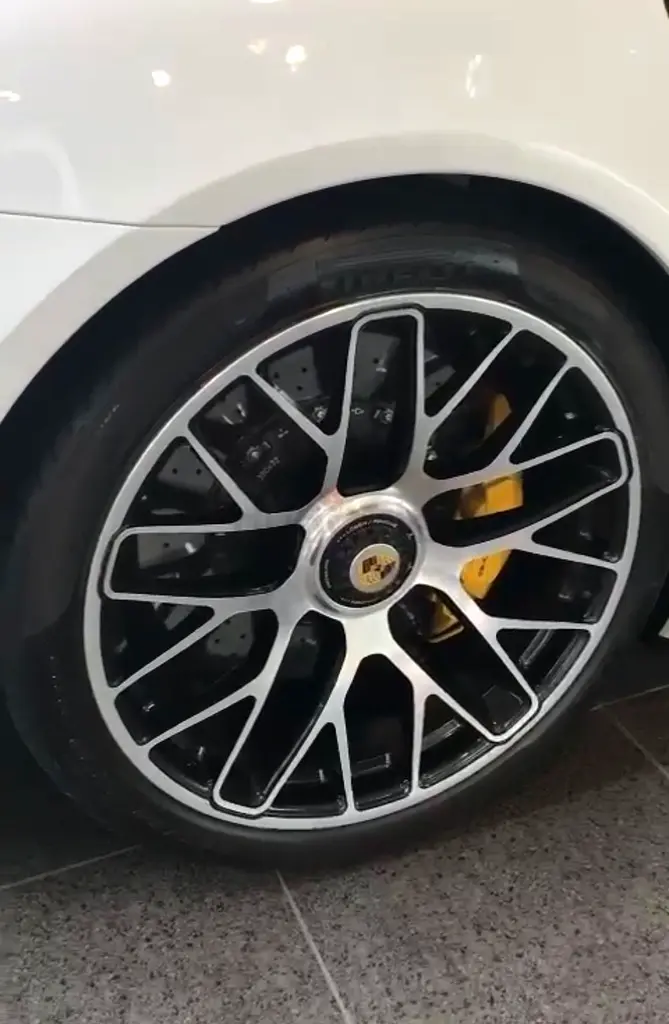 Porsche 911 Turbo S Cabriolet (991) - Image 8