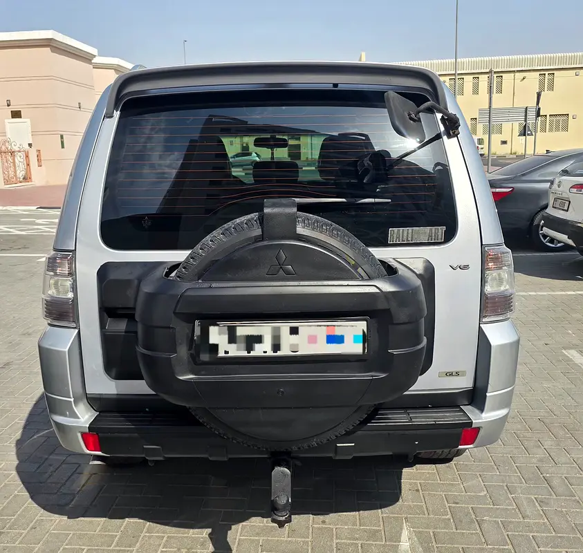Mitsubishi Pajero GLS 2010, GCC Specs - Image 5