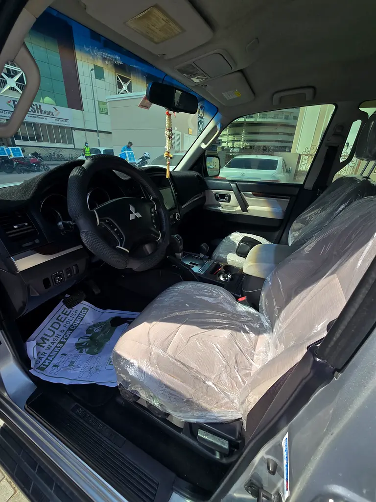 Mitsubishi Pajero GLS 2010, GCC Specs - Image 6