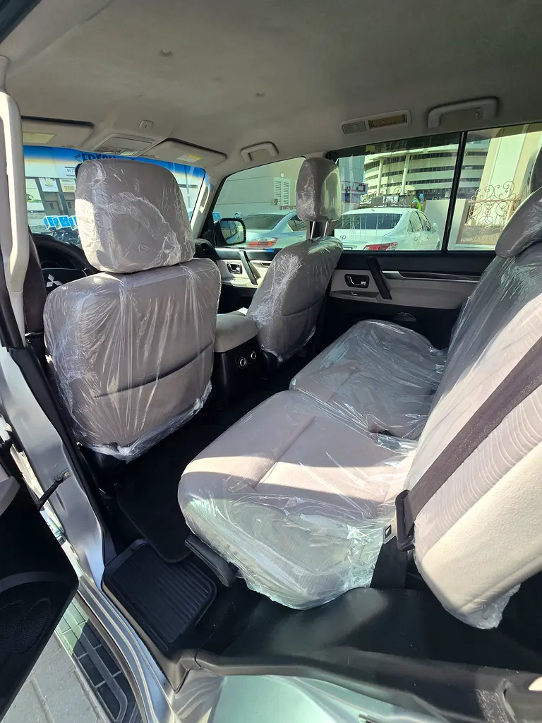Mitsubishi Pajero GLS 2010, GCC Specs - Image 8