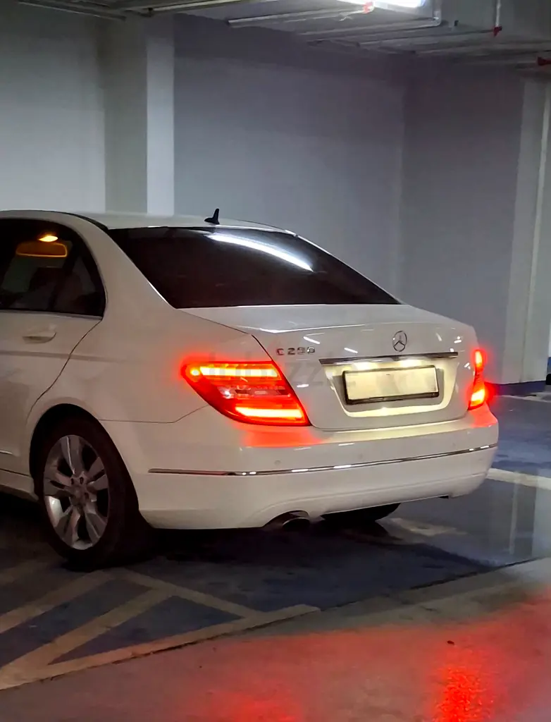 Mercedes-Benz 2012-C200 Elegance GCC Specs - Image 12