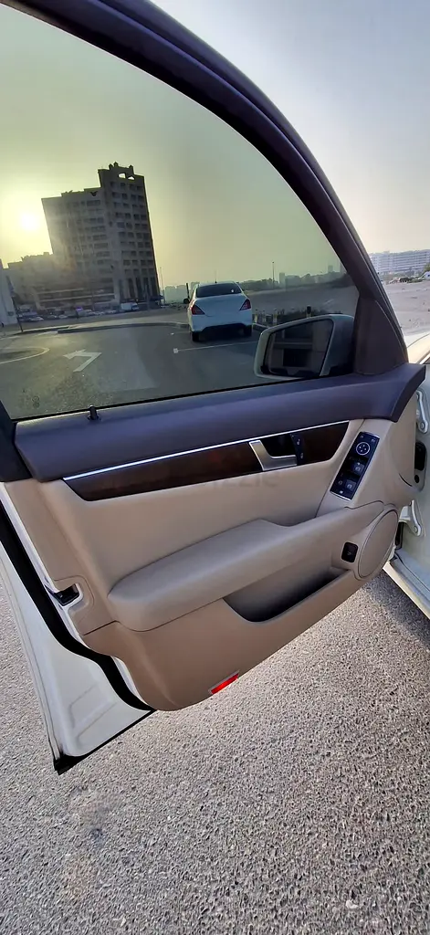 Mercedes-Benz 2012-C200 Elegance GCC Specs - Image 15