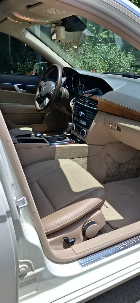 Mercedes-Benz 2012-C200 Elegance GCC Specs - Image 16