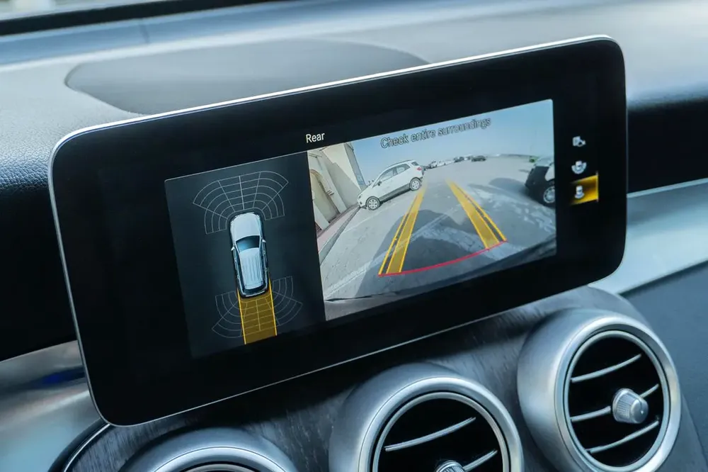 MERCEDES-GLC300 2021 - Image 14