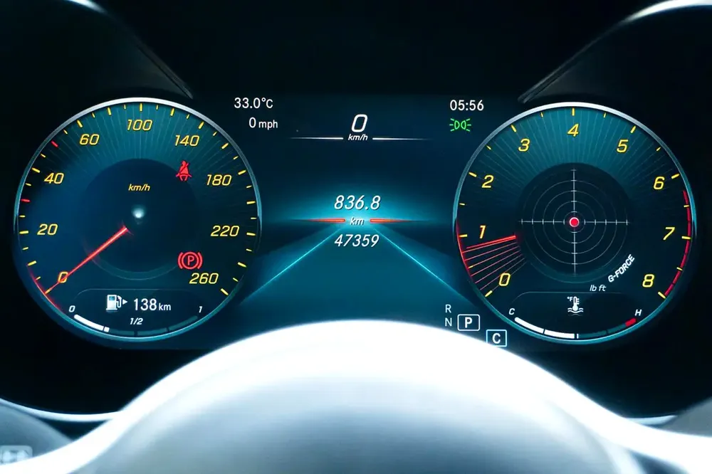 MERCEDES-GLC300 2021 - Image 16