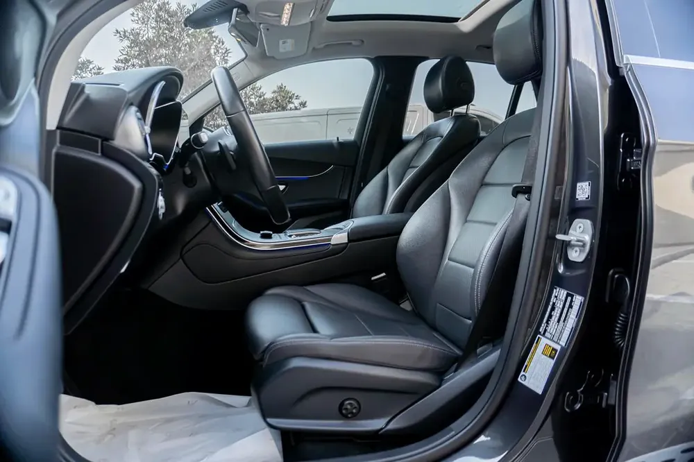 MERCEDES-GLC300 2021 - Image 17