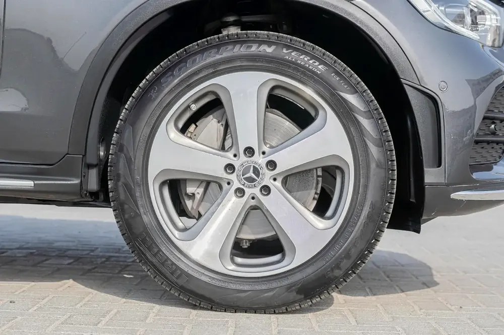 MERCEDES-GLC300 2021 - Image 7