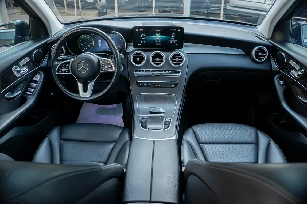 MERCEDES-GLC300 2021 - Image 8