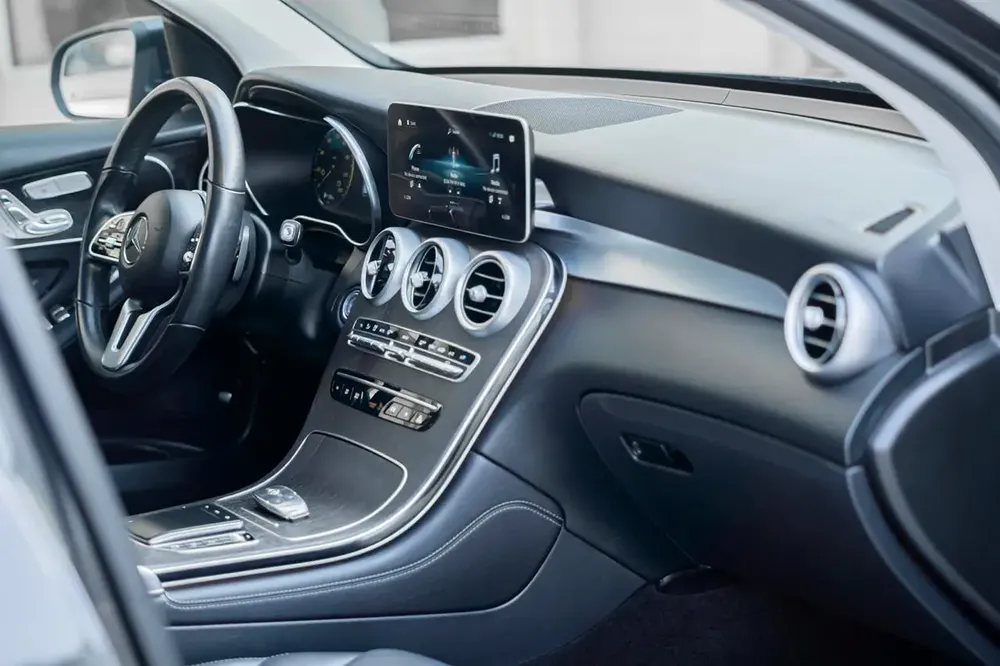 MERCEDES-GLC300 2021 - Image 9