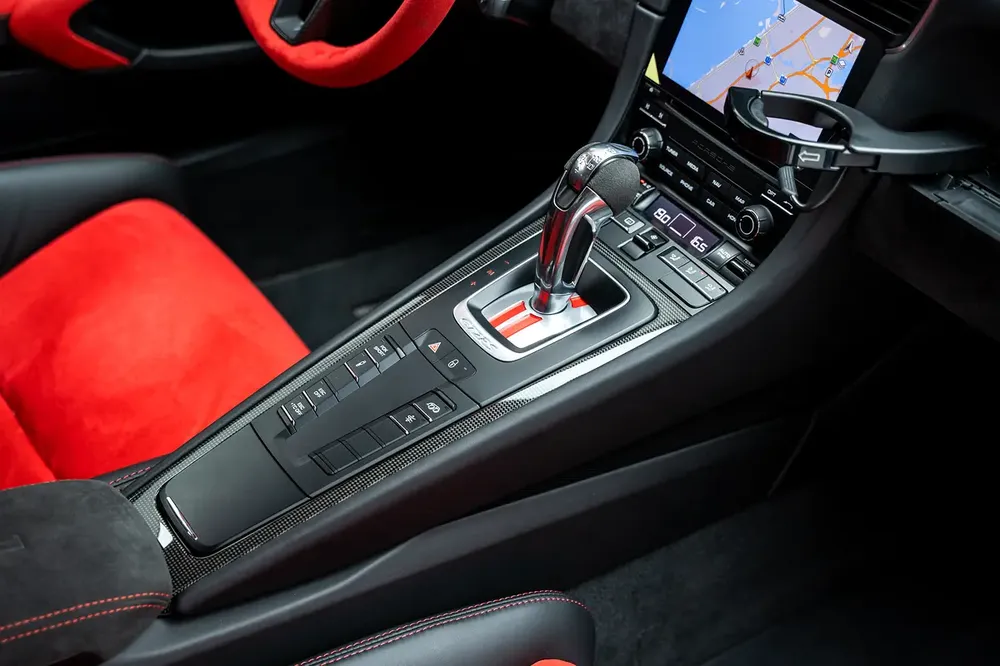 2018 PORSCHE 911 GT2 RS WEISSACH I GCC WITH DEALER WARRANTY - Image 17