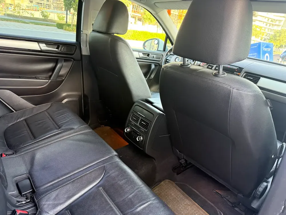 Touarge 2014 original paint perfect condition - Image 14
