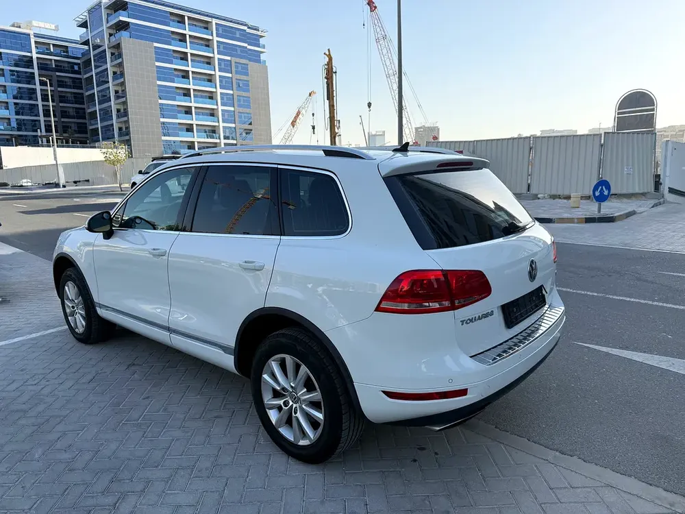 Touarge 2014 original paint perfect condition - Image 17