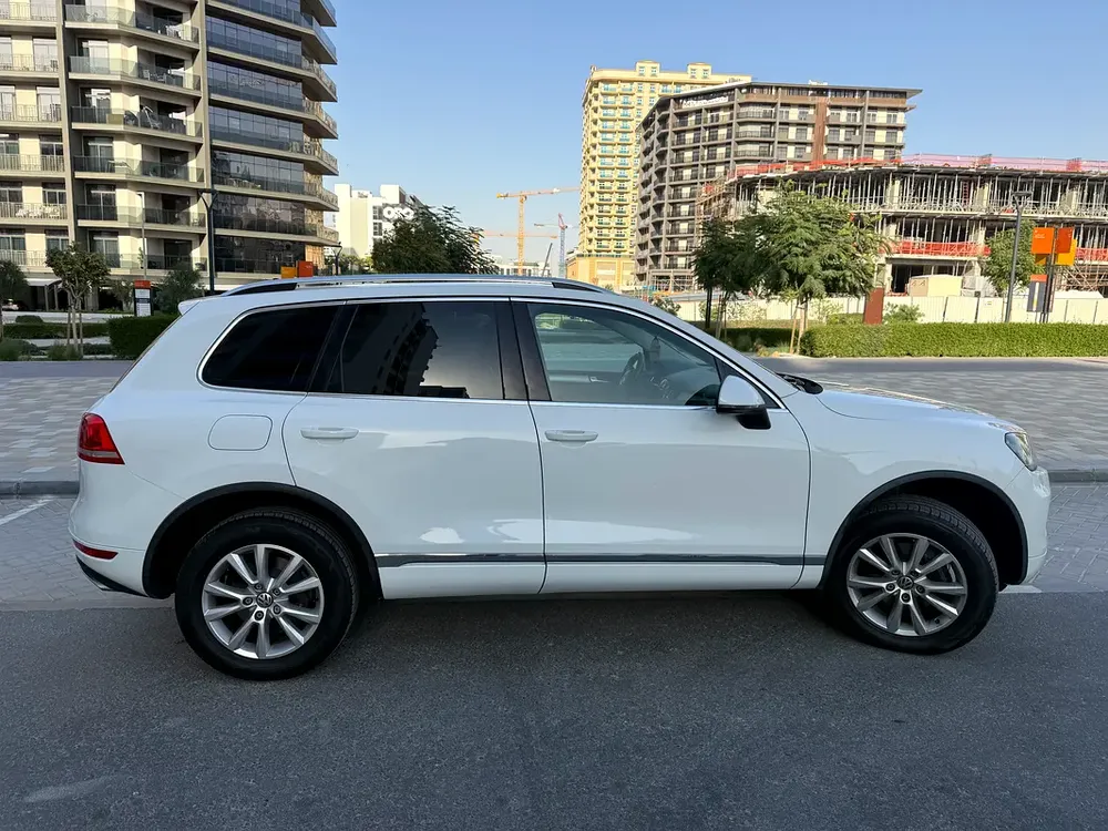 Touarge 2014 original paint perfect condition - Image 5
