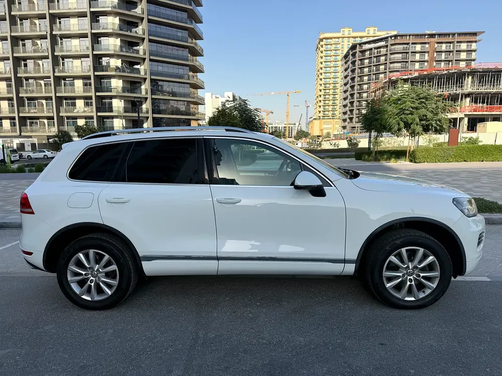 Touarge 2014 original paint perfect condition - Image 8