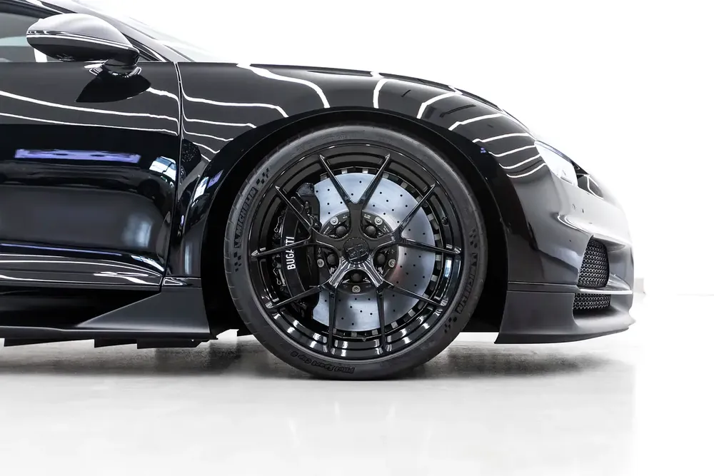 2020 BUGATTI CHIRON SPORTS GCC WITH WARRANTY AND SERVICE HISTORY - Image 17
