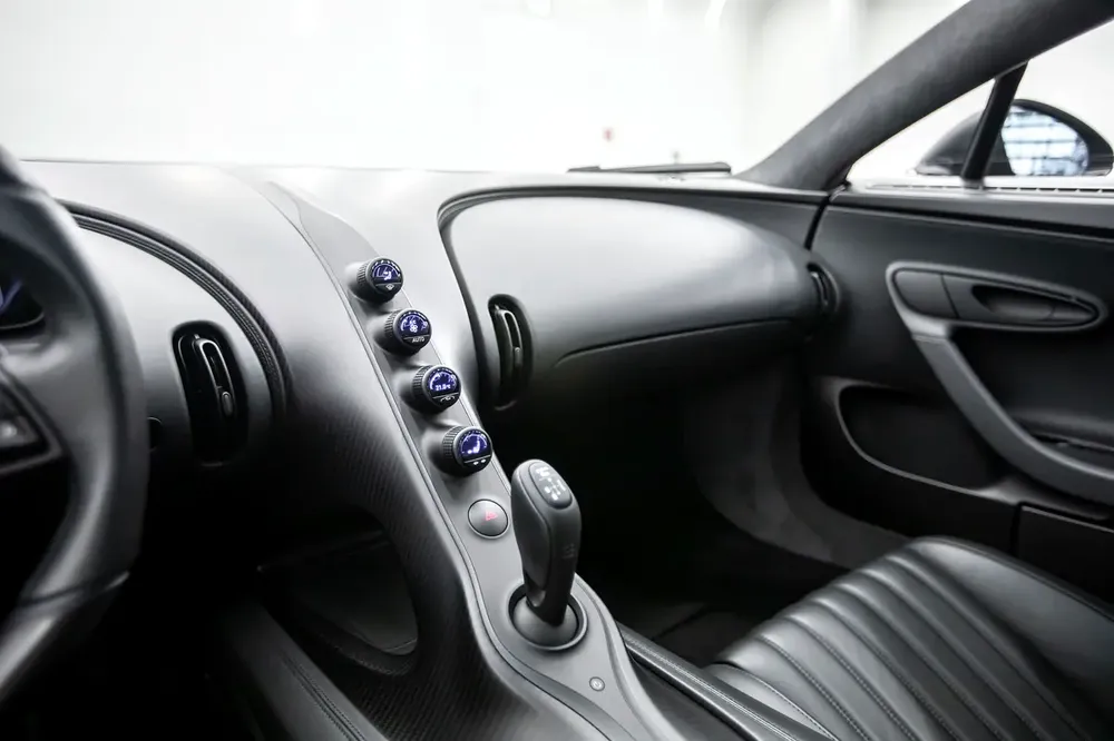 2020 BUGATTI CHIRON SPORTS GCC WITH WARRANTY AND SERVICE HISTORY - Image 8