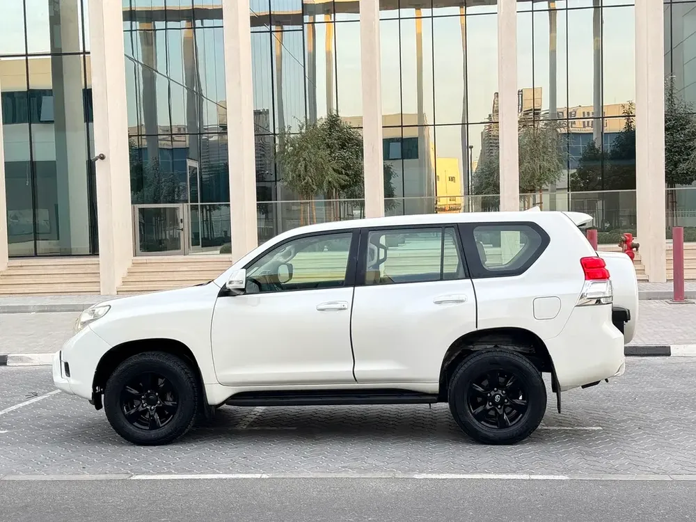 TOYOTA PRADO 2012 GCC V4 MID 2.7 GOOD CONDITION CAR - Image 10