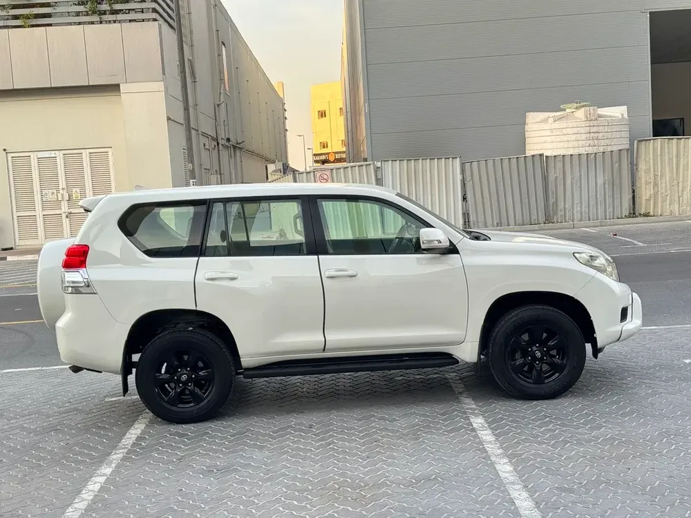 TOYOTA PRADO 2012 GCC V4 MID 2.7 GOOD CONDITION CAR - Image 9