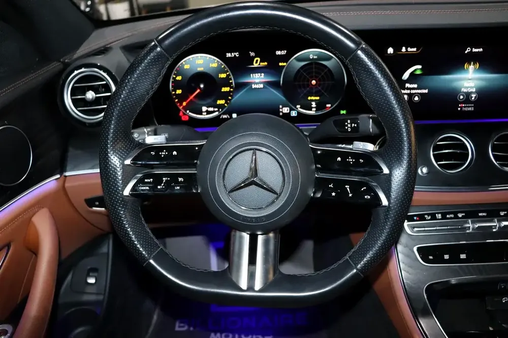 Mercedes-Benz E 300 2023, GCC Specs, Like New - Image 11