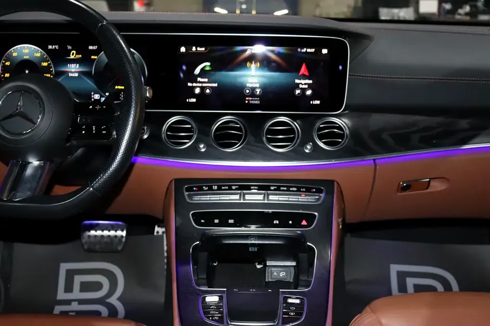Mercedes-Benz E 300 2023, GCC Specs, Like New - Image 13
