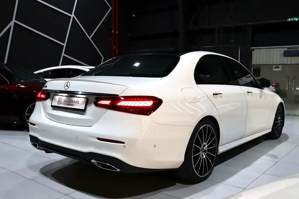 Mercedes-Benz E 300 2023, GCC Specs, Like New - Image 15